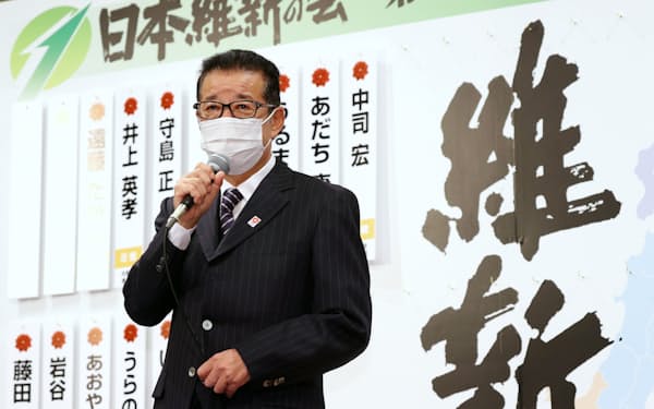 記者会見する松井代表（10月31日、大阪市）