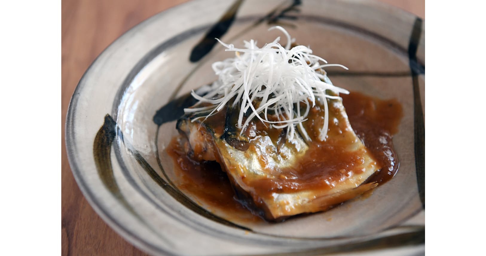 霜降りしたら冷水に取る 生臭い魚 ひと手間でおいしく サバの味噌煮は酢使う Nikkei Style 霜降りしたら冷水に取る 生臭い魚 ひと手間でおいしく サバの味噌煮は酢使う Nikkei Style