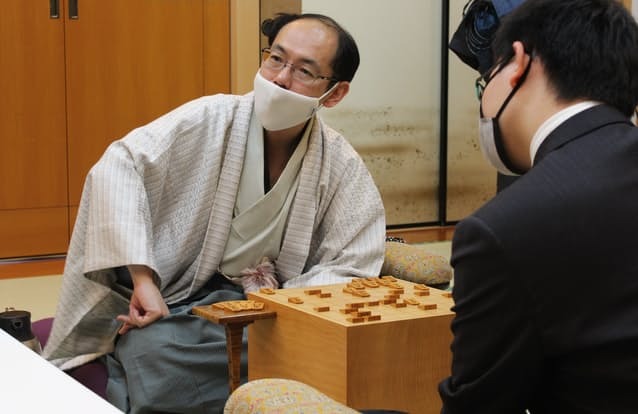 今期将棋王座戦第1局に勝った木村九段(9月、仙台市で)