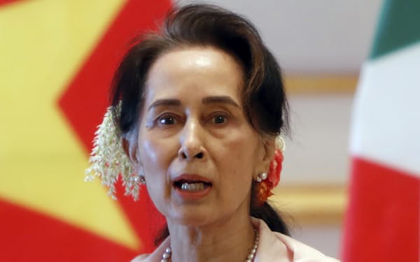 ミャンマー国軍のクーデターで拘束された民主化指導者アウン・サン・スー・チー氏も様々な罪で起訴されている（2019年、ネピドー）＝ＡＰ