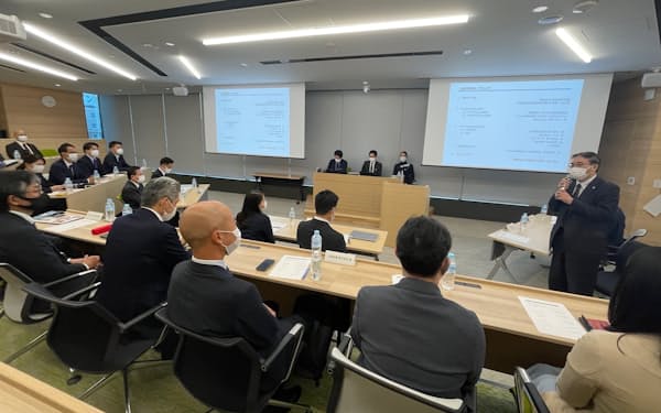 横浜銀行が採択プログラムの発表会を開いた(10日、川崎市)