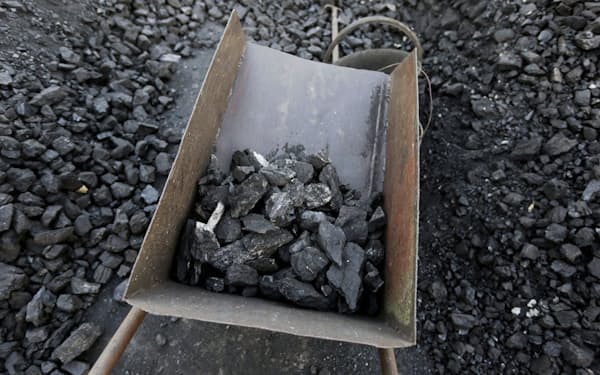 石炭価格の高騰も中国の卸売物価を押し上げた＝ロイター