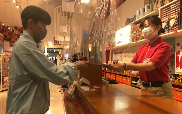 税務署 の仕事体験 キッザニア東京で17日まで 日本経済新聞 税務署 の仕事体験 キッザニア東京で17日まで 日本経済新聞