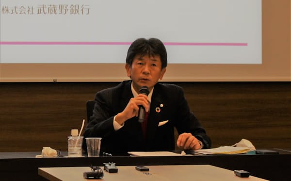 決算会見に出席した長堀頭取