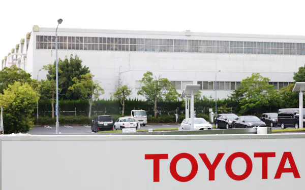 トヨタ世界生産、11月15%減へ 通期計画900万台は維持: 日本経済新聞