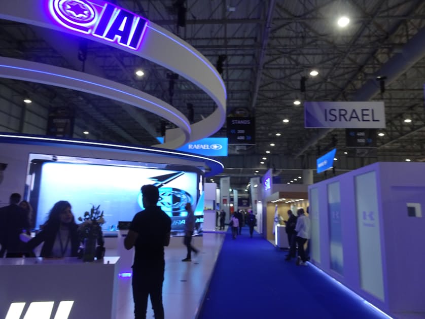 ドバイ航空ショー開幕 イスラエル勢が初参加 日本経済新聞 ドバイ航空ショー開幕 イスラエル勢が初参加 日本経済新聞