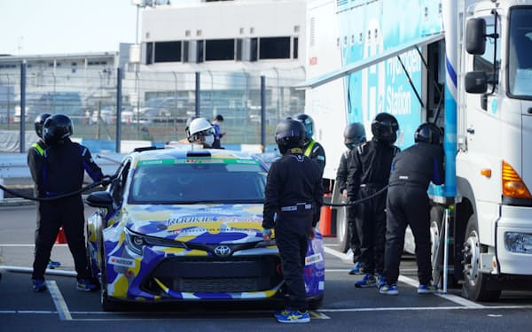 トヨタがレースに投入した水素エンジン車(岡山県美作市の岡山国際サーキット)