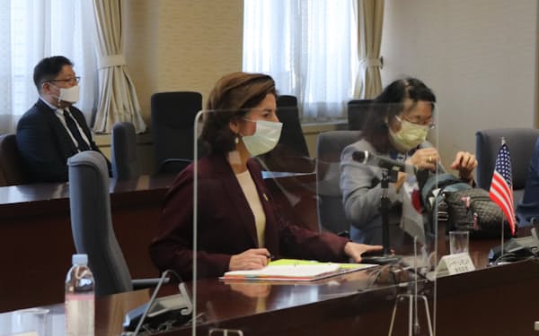 日米は鉄鋼・アルミ製品の追加関税を巡り協議を始める(15日、東京・霞が関)