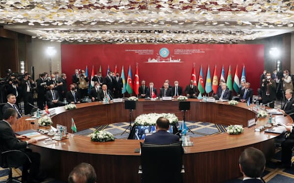 「チュルク諸国機構」への改組を決めた首脳会議（12日、イスタンブール）=アナトリア通信