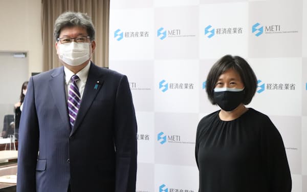 萩生田経産相㊧とタイ代表は日米の通商分野での協力について議論する（17日、東京都千代田区）