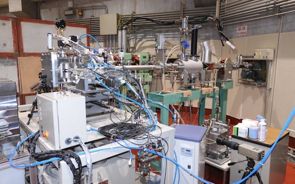加速器「サイクロトロン」からのイオンビームを使い、アスタチンを生産する施設＝千葉大提供