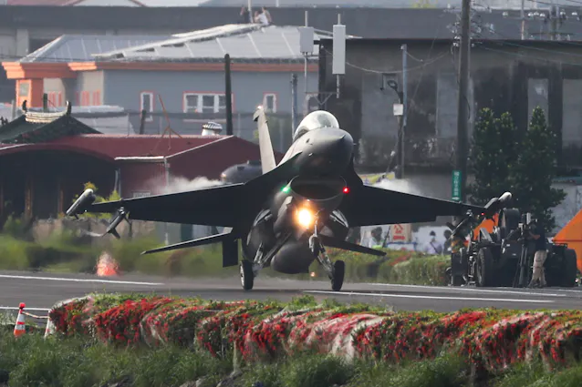 台湾 米支援で主力戦闘機 F16 の性能を大幅向上 日本経済新聞 台湾 米支援で主力戦闘機 F16 の性能を大幅向上 日本経済新聞