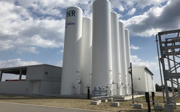 旭化成は福島県浪江町の水素製造施設で、世界最大級の装置の実証実験を実施している