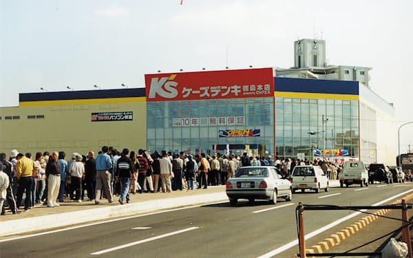 体制を立て直し、2002年開業の「ケーズデンキ徳島本店」には大行列ができた