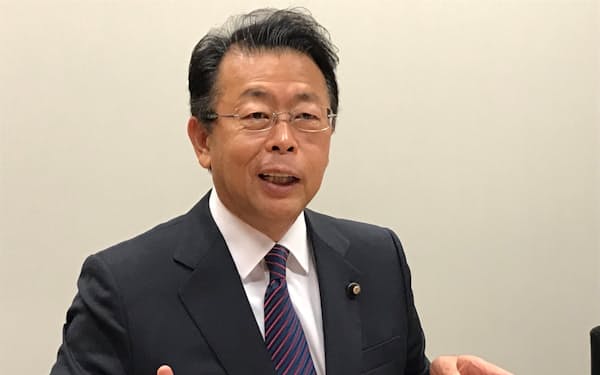 インタビューに答える公明党の西田実仁税制調査会長