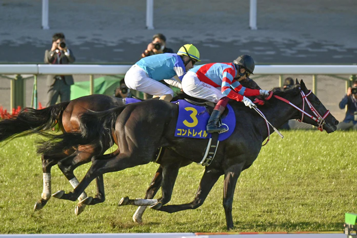 三冠馬コントレイル 28日引退 種牡馬でも活躍に期待 日本経済新聞 三冠馬コントレイル 28日引退 種牡馬でも活躍に期待 日本経済新聞