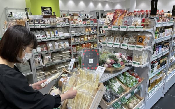 オーガニックスーパーのビオセボンは順調に店舗数を増やしている（東京都中央区の「ＧＩＮＺＡ　ＳＩＸ店」）