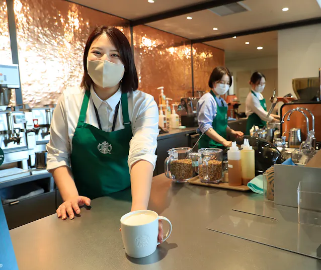 スターバックス 店員任せ で味わい深く 日本進出25年 日本経済新聞 スターバックス 店員任せ で味わい深く 日本進出25年 日本経済新聞