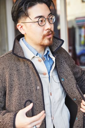 スタジャンでアメカジコーデ 前ボタンは思い切って開ける スタジャンやハーフコー Nikkei Style スタジャンでアメカジコーデ 前ボタンは思い切って開ける スタジャンやハーフコー Nikkei Style