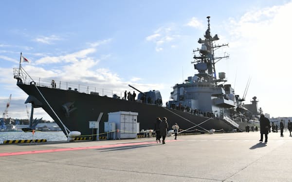 情報収集活動のため中東海域に派遣される護衛艦「たかなみ」（2020年2月、神奈川  県横須賀市の海上自衛隊横須賀基地）