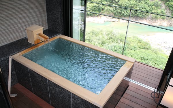 宇奈月温泉の「延楽」は露天風呂付きの部屋を増やし、個人客を集める（富山県黒部市）