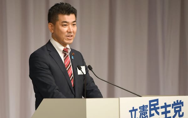 立憲民主党の代表選挙で、決選投票を前に演説する泉健太氏
