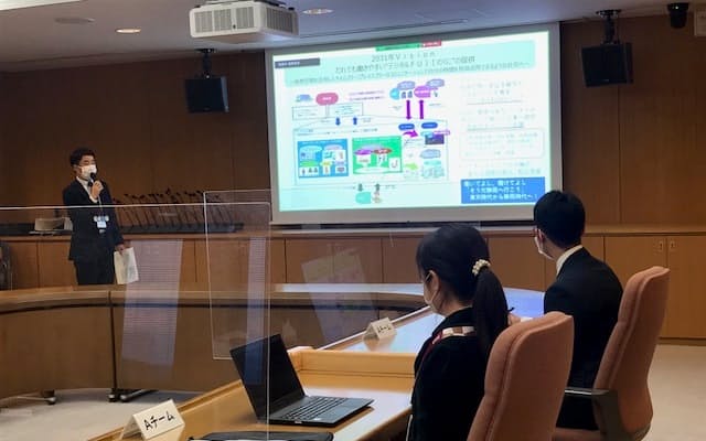 静岡県は若手職員がデジタルトランスフォーメーション施策を検討する会合を開いた(11月、静岡市) 静岡県は若手職員がデジタルトランスフォーメーション施策を検討する会合を開いた(11月、静岡市)