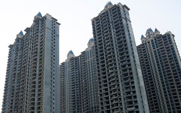 河南省洛陽市で中国恒大集団が手がける未完成のマンション（9月）＝ロイター