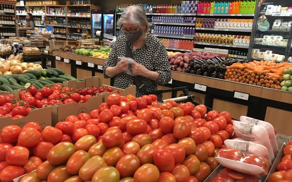 トマトなど食品の価格も上昇している（11月、サンパウロのスーパー）