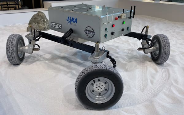 日産とJAXAは試作機で月の砂状の地面でも走れる制御技術を確立する（横浜市）