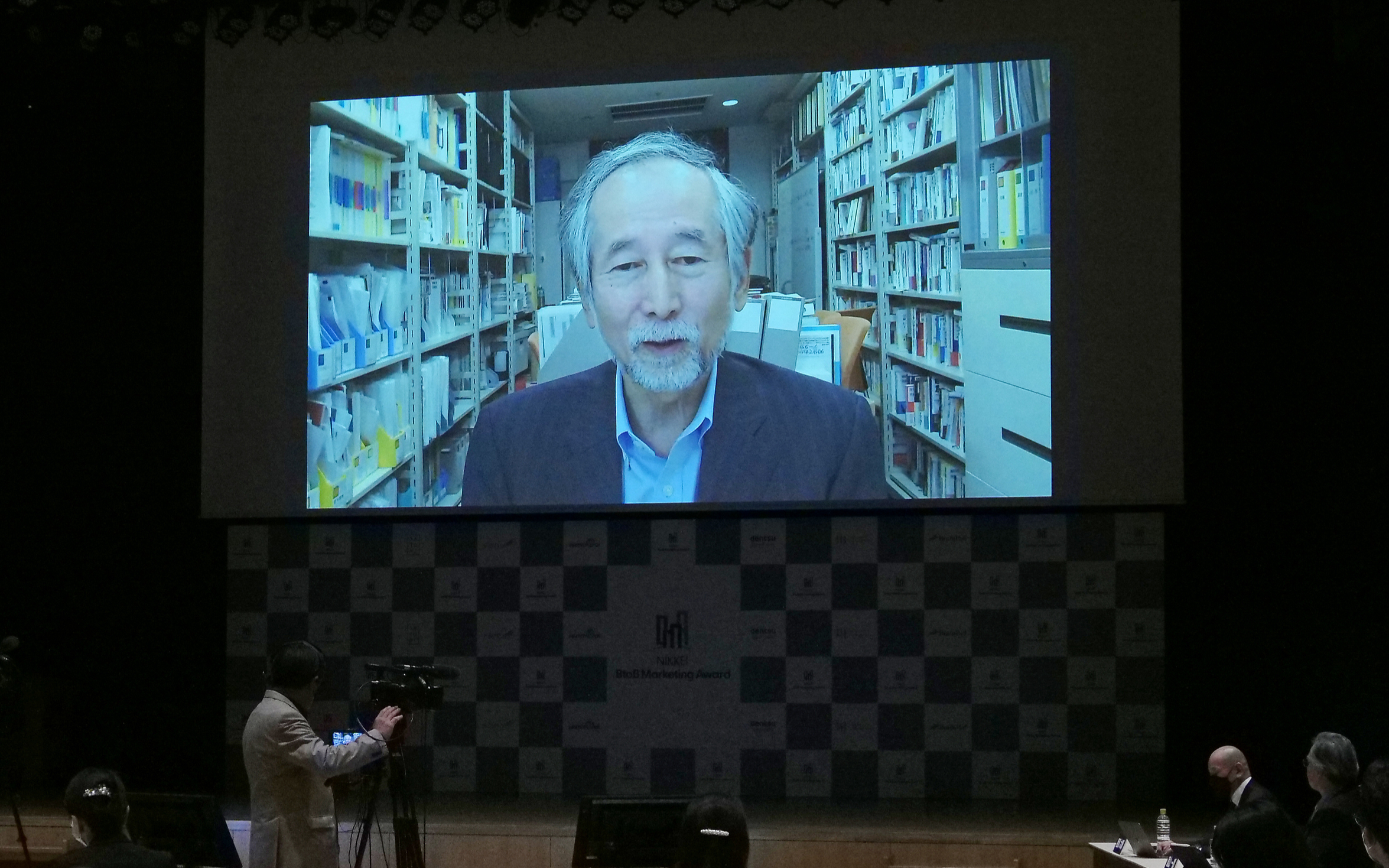 審査委員長の内田和成・早稲田大学大学院教授