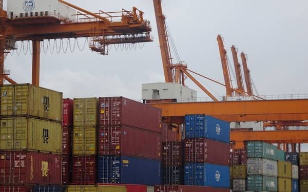 ピレウス港の貨物取扱量は欧州４位を誇る（21年11月）