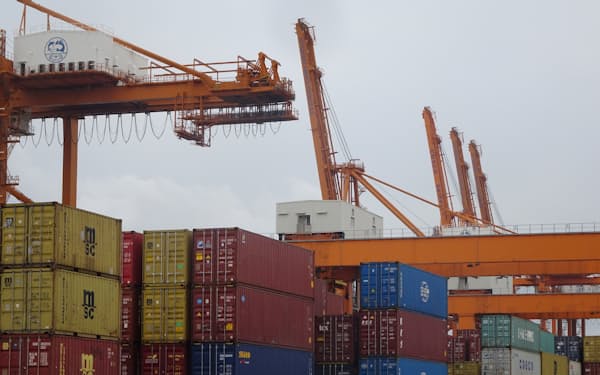 ピレウス港の貨物取扱量は欧州4位を誇る(21年11月)