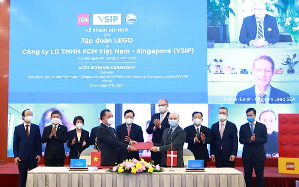 レゴはベトナム・シンガポール工業団地と覚書を結んだ（８日、ベトナム政府サイトより）