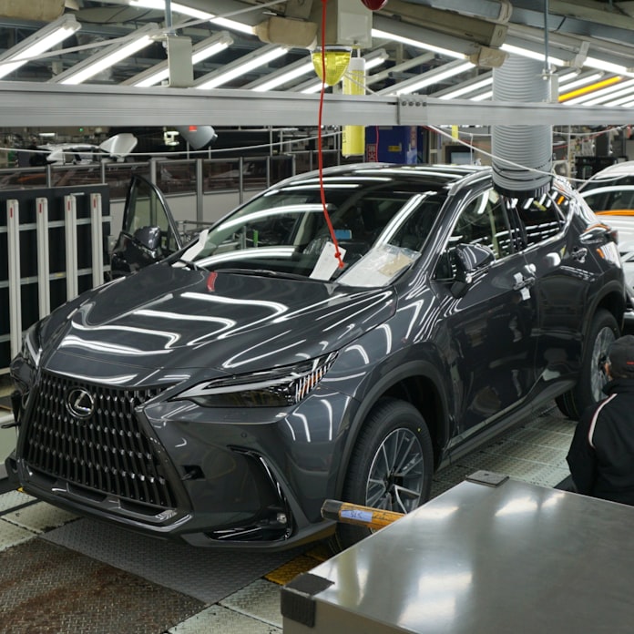 トヨタ、2工場の稼働を一部停止 約3500台が影響 : 日本経済新聞