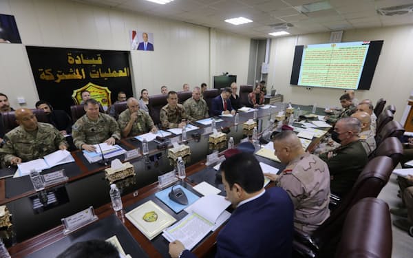 ９日、バグダッドで開かれたイラク軍と有志連合の会合＝ロイター