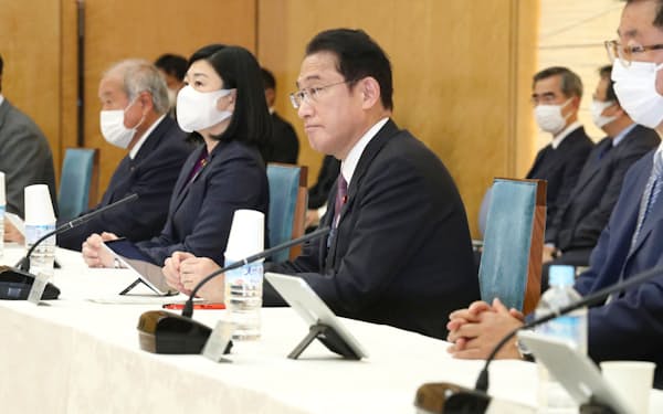 デジタル臨時行政調査会の初会合に出席した岸田首相（11月16日、首相官邸）