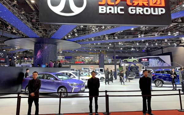 上海国際自動車ショーの北京汽車集団のブース(2019年4月、上海)