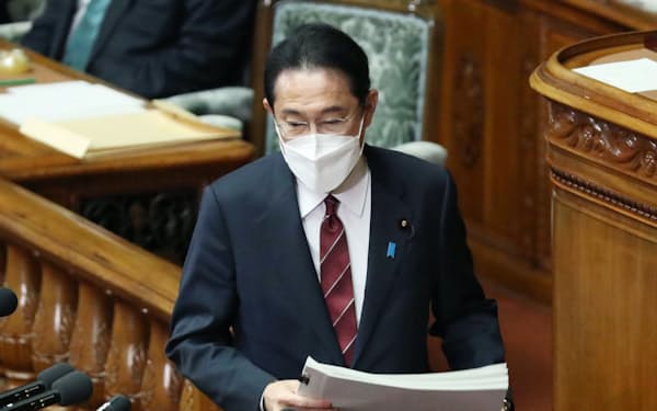 岸田首相は所信表明演説で「敵基地攻撃能力も含め、あらゆる選択肢を排除しない」と表明した（12月6日、衆院本会議）