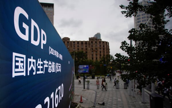アジア開銀は22年の中国の経済  成長を下方修正した（10月、上海）＝ロイター