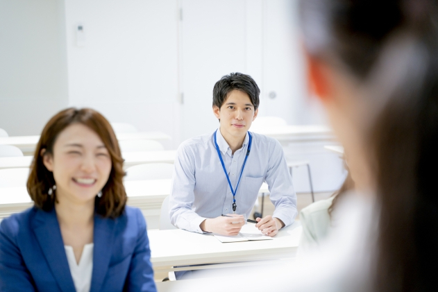 学び直しに取り組む社会人が増えてきた(写真はイメージ) =PIXTA