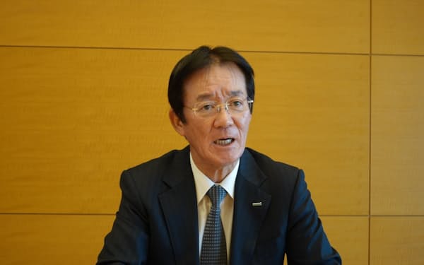 サワイＧＨＤの沢井会長は、取得する小林化工の工場で生産品目の絞り込みを検討すると明らかにした（14日、大阪市）