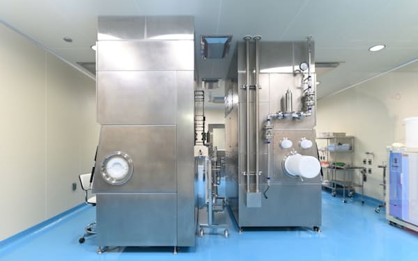 武田薬品工業が大阪工場（大阪市）に新設した製造ラインの細胞調整室