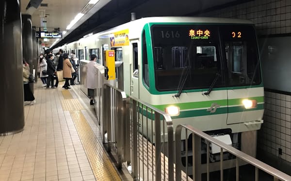 仙台市地下鉄南北線は、仙台市中心部に通勤・通学する人が多く利用する