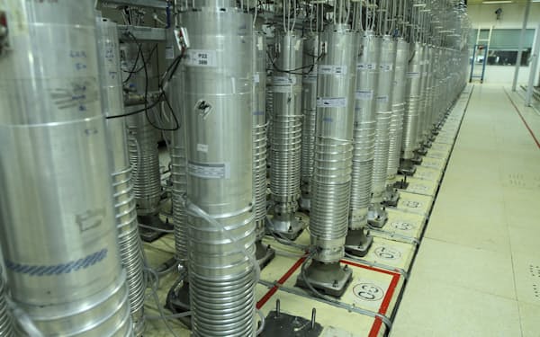 イランのナタンズにある核施設に設置された遠心分離機（2019年11月）＝イラン原子力庁・AP