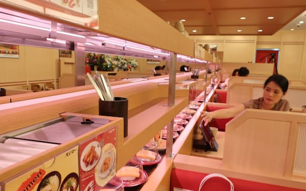 すし店の人気がけん引し、21年のタイの日本食レストランは７％増（３月、バンコクのスシローの店舗）