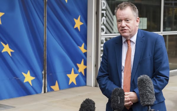 フロスト氏は英国とEUの貿易協定の交渉や、その後の懸案の解決に向けた協議を担ってきた(写真は11月、ブリュッセル)=AP