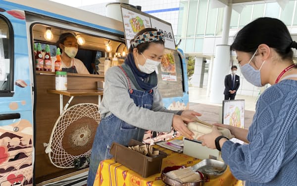 TSAはスタートアップのMellow（メロウ）と組み、秋田県内でキッチンカーなど移動型店舗の運営を始めた（秋田市）