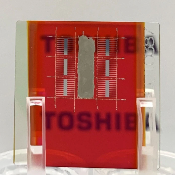 東芝 透明な太陽電池の効率向上 Ev 無人飛行機に 日本経済新聞 東芝 透明な太陽電池の効率向上 Ev 無人飛行機に 日本経済新聞