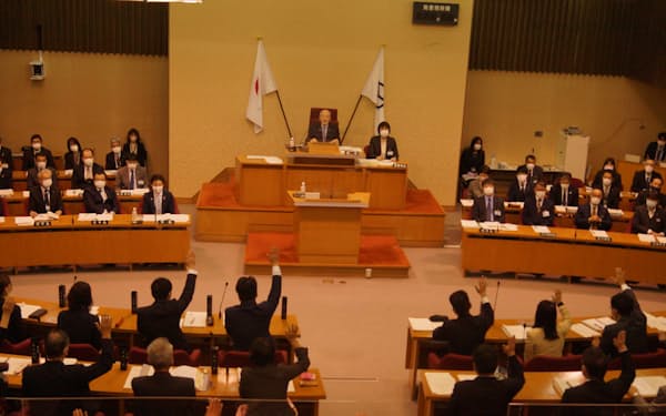 松江市議会は21日、島根原発２号機の早期再稼働を求める陳情などを採択した